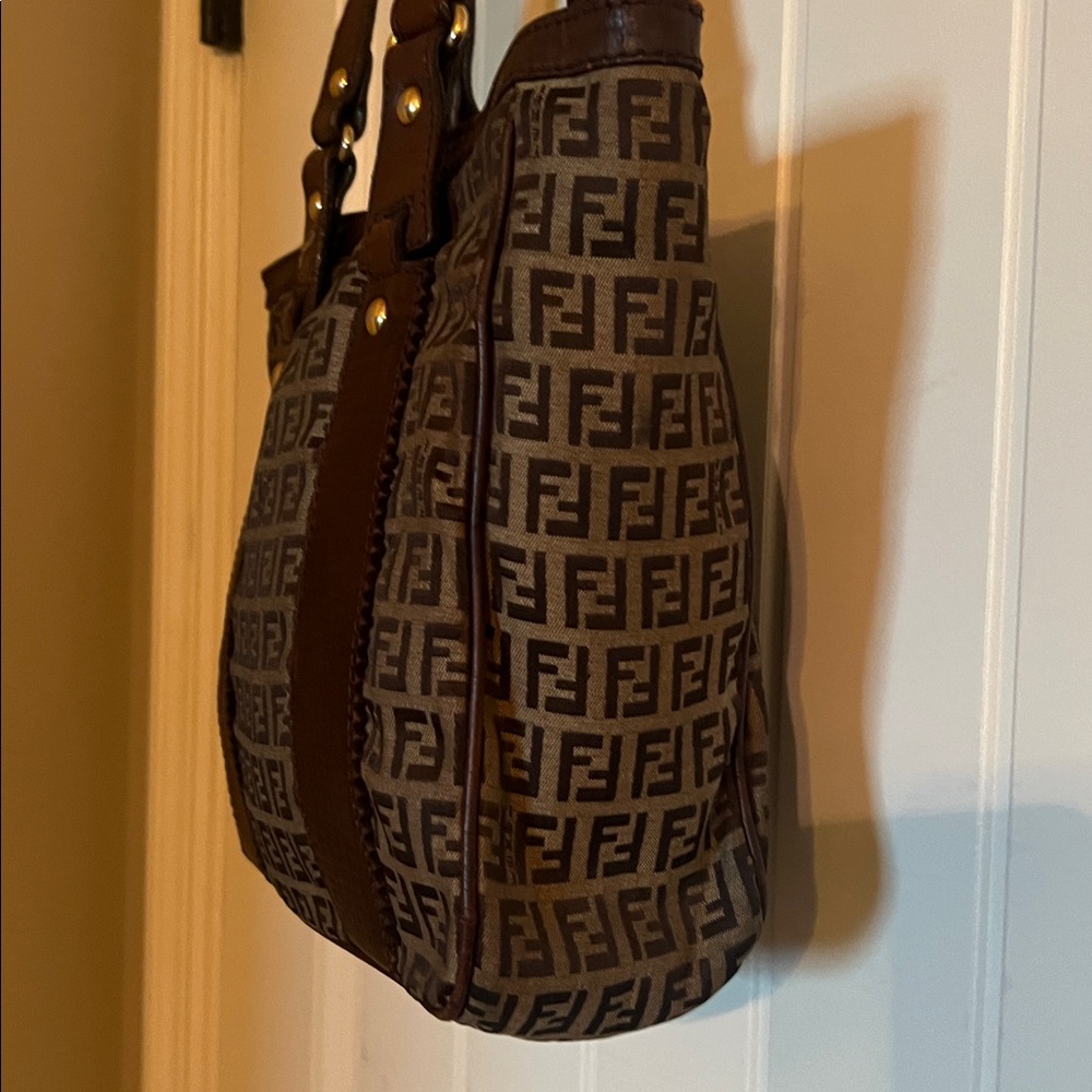Beautiful Vintage Fendi Dark Brown Monogram Shoulder Bag💗 - Picture 6 of 17